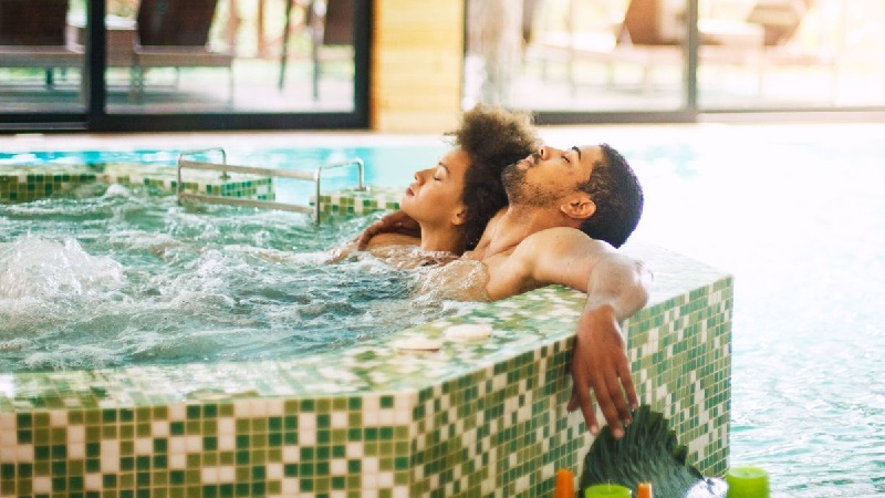 The Psychology of Luxury: Why We Love Hotels with Jacuzzis